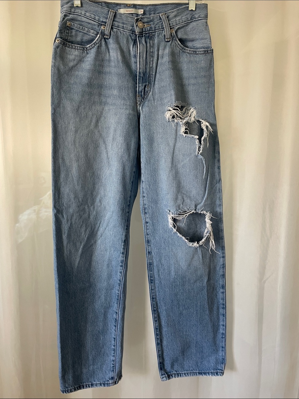 Levi’s Women’s Distressed ‘94 Baggy size 26